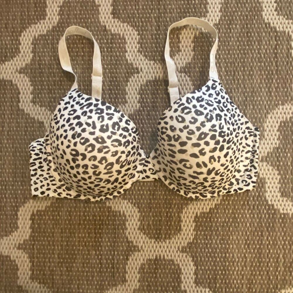￼ Victoria’s Secret T-shirt, lightly lined Demi bra, size 38D